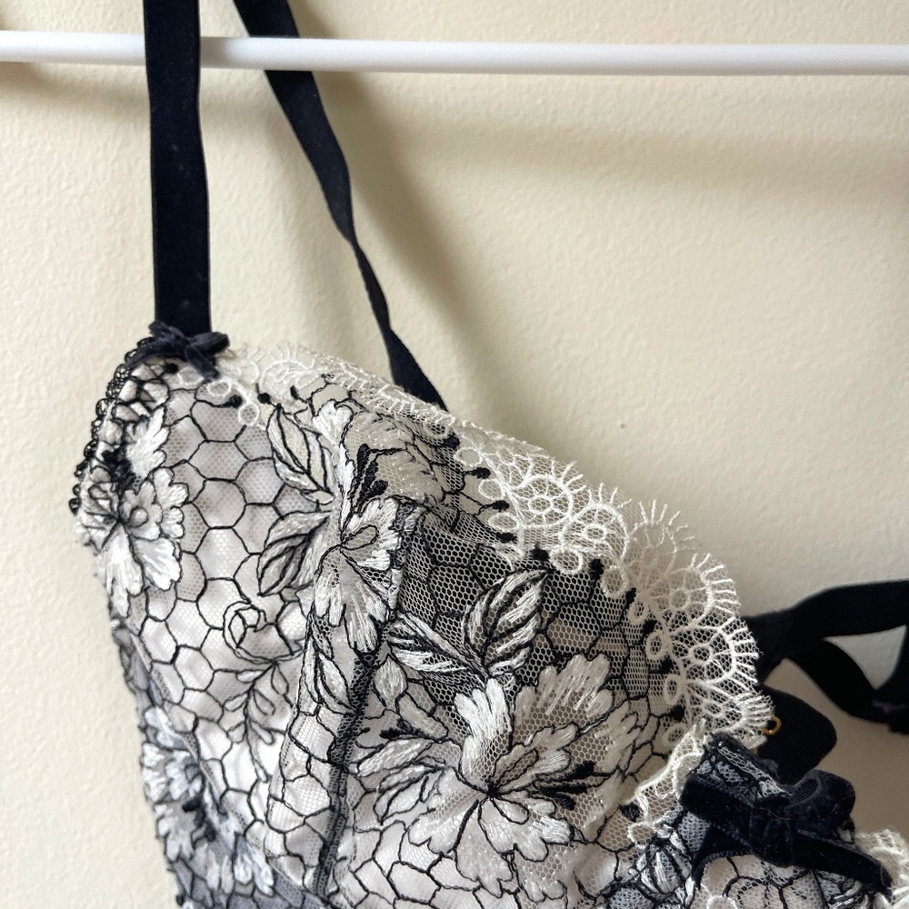 3 piece Dita von Teese black velvet white lace bra brief (large), waspie (small)